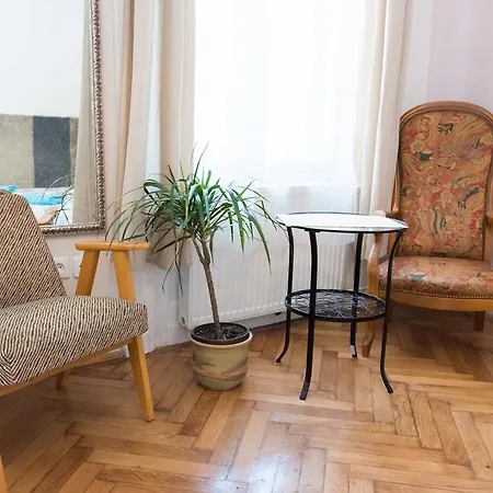 Hostel Downtown Oasis *