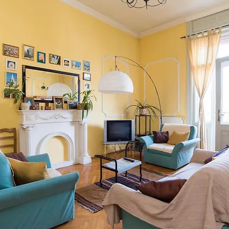 Downtown Oasis Hostel