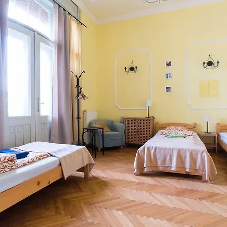 Hostel Downtown Oasis *