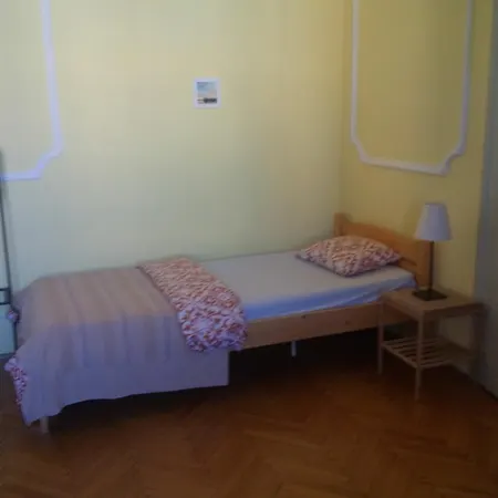 Downtown Oasis Hostel *