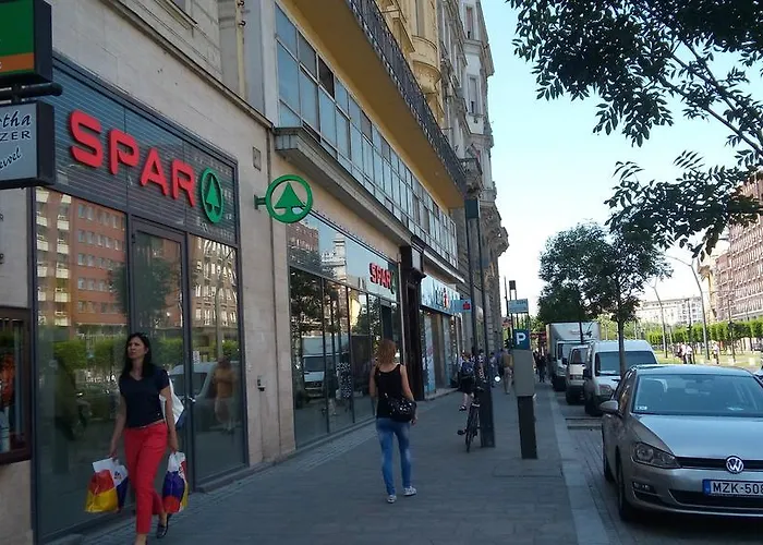 Downtown Oasis Hostel *