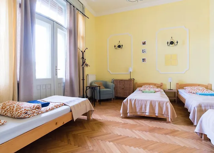 Hostel Downtown Oasis *