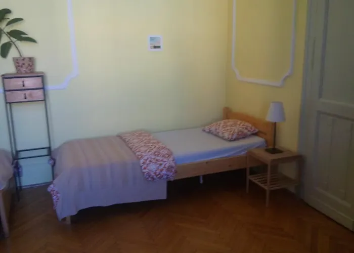 Downtown Oasis Hostel *