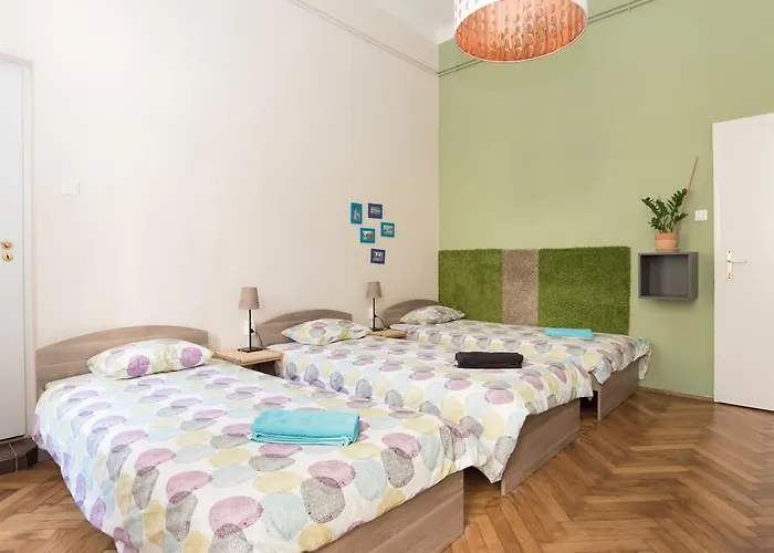 Hostel Downtown Oasis *