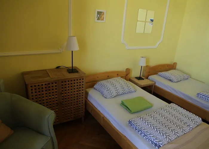 Downtown Oasis Hostel *