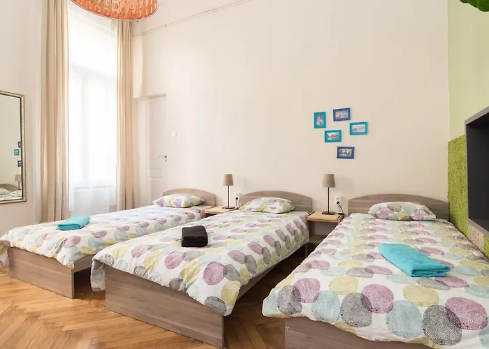 Hostel Downtown Oasis